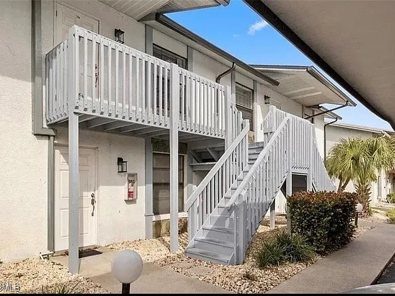 1521 SW 47th Ter #204 — Photo 1