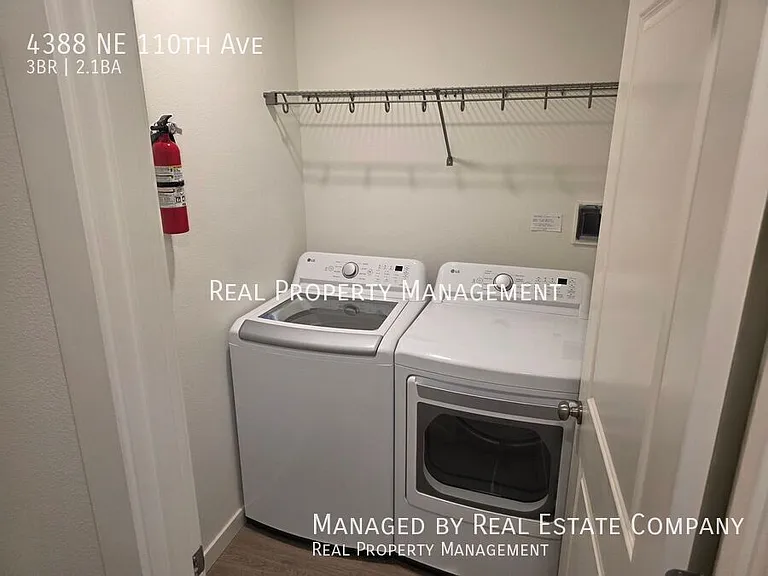 4388 NE 110th Ave — Photo 17
