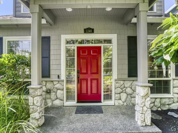 1246 NE Parks Edge Cir, Hillsboro, OR 97124