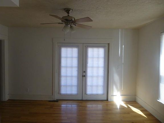 5th image of 240 E Beech St
