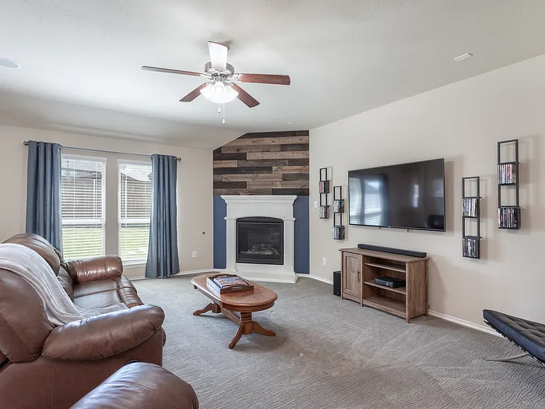 912 Lake Cypress Ln — Photo 11