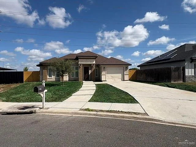 3 bed, 2.5 bath, 15597 sqft, $2,000 — Photo 2