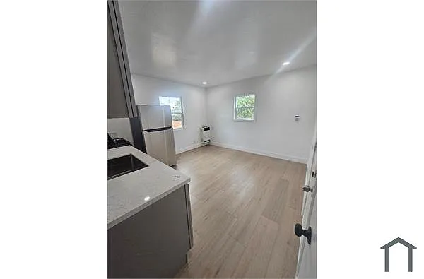 Building Photo - 427 E 81st St #4