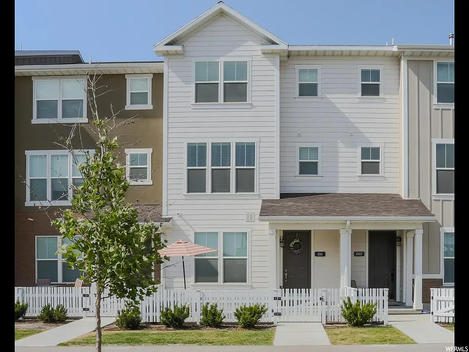 1011 W Painted Horse Ln #1