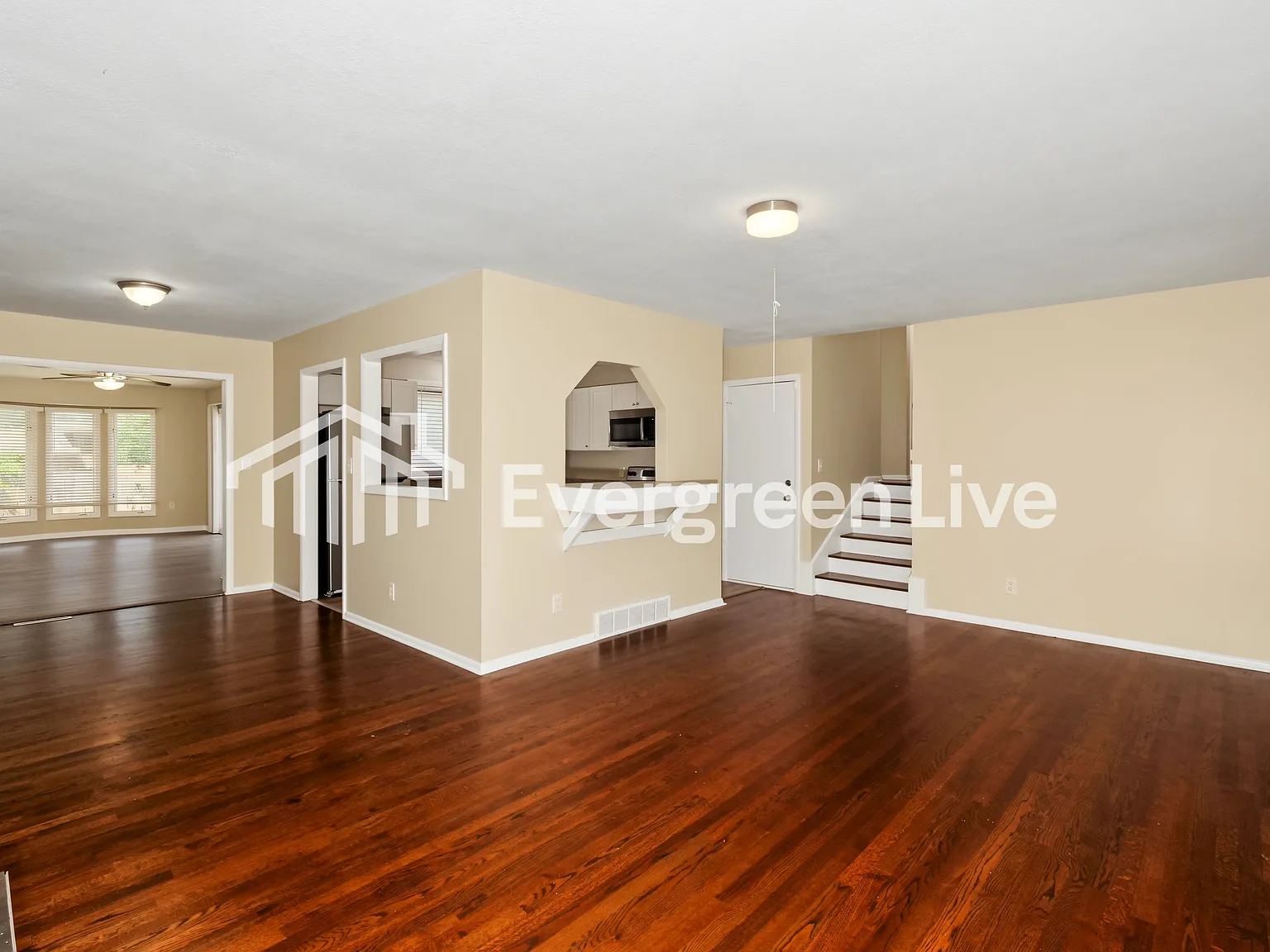 3 bed, 1.5 bath, 1316 sqft, $1,645 — Photo 3