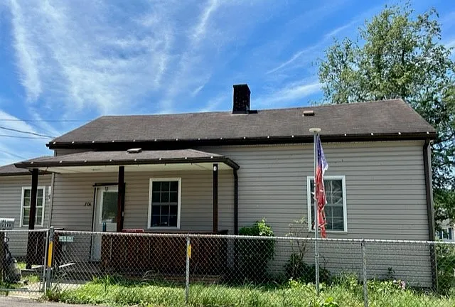 304 Vine St photo 1