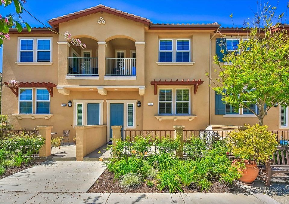1st image of 2692 Cabrillo Ave