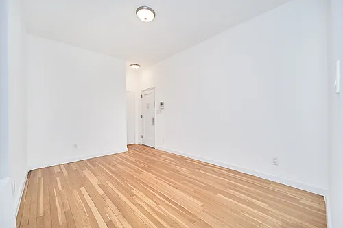 353 W 44th St #1E Photo 1