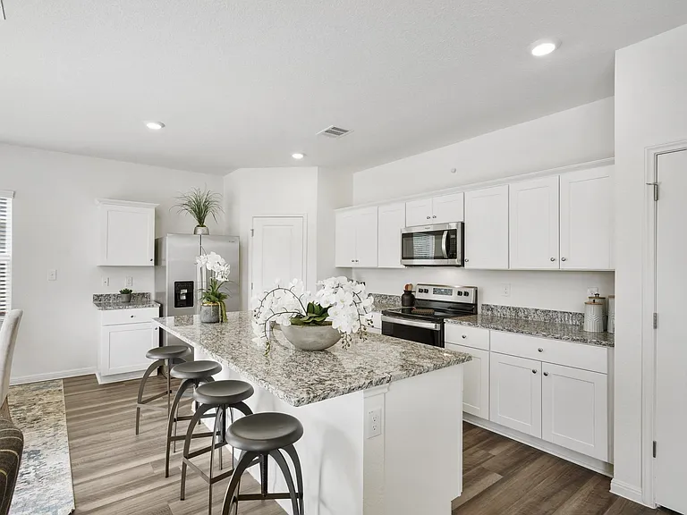 133 Wren Ln — Photo 2