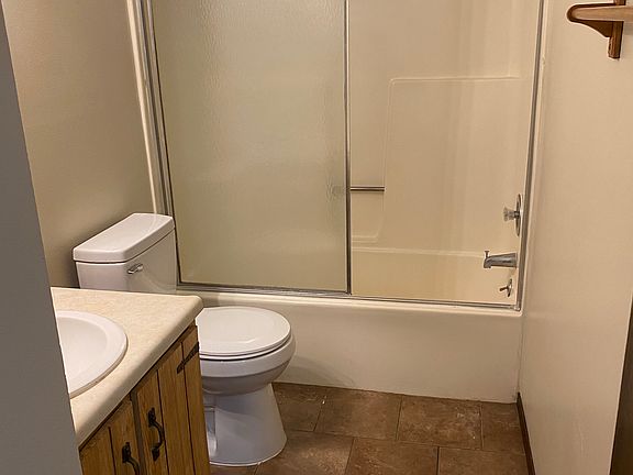 Full size tub and shower in bathroom.