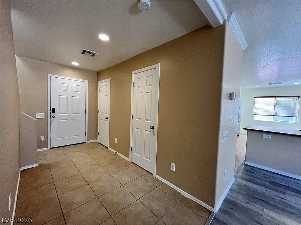 3 bed, 2.5 bath, 1711 sqft, $1,800 — Photo 3