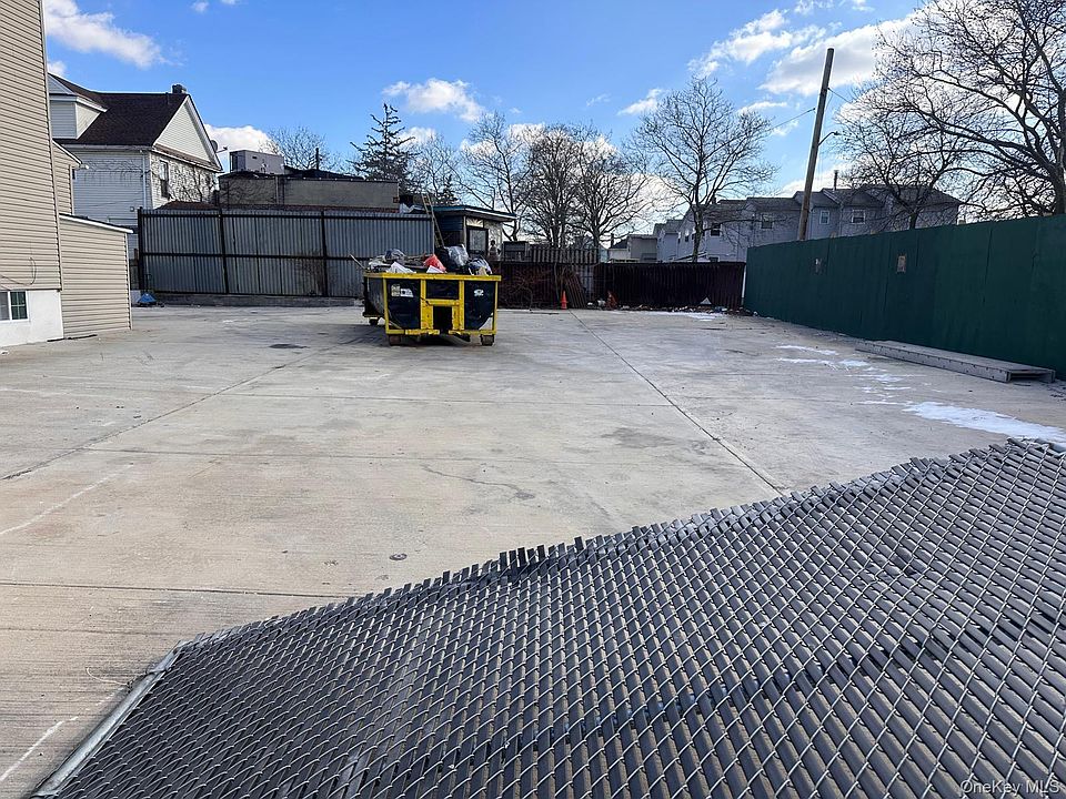 1st image of 15910 Meyer Avenue