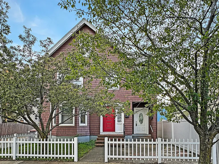 82 Florence St #2 — Photo 16