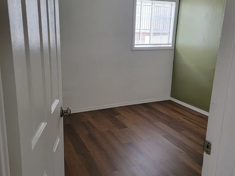 4042 Winona Ave #4042 — Photo 5