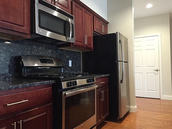3rd image of 28 Goodhue St Unit 207
