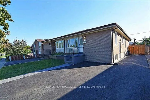83 McMurchy Ave S #UPPER L — Photo 2