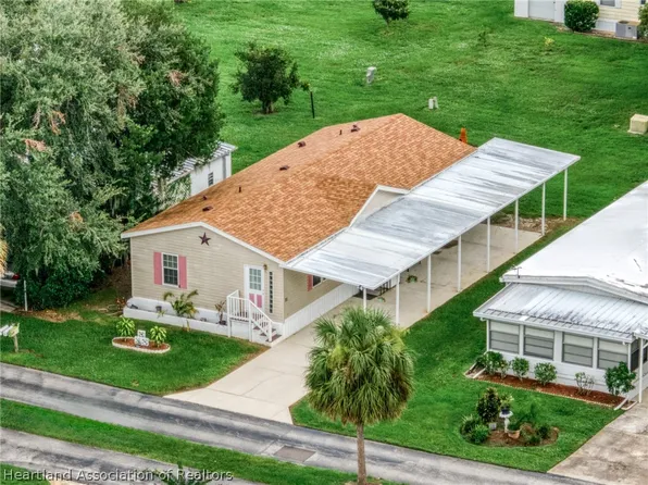 21 Venetian Pkwy, Lake Placid, FL 33852