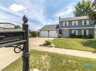 104 Rutledge Dr, Waterville, OH 43566