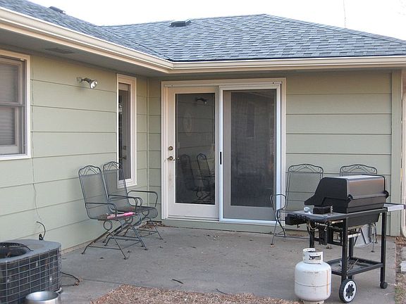 3rd image of 2710 Brookhollow Ct