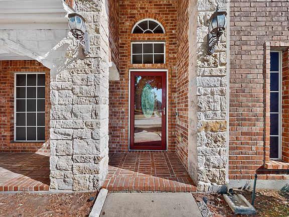 2nd image of 5919 Ridgeway Dr