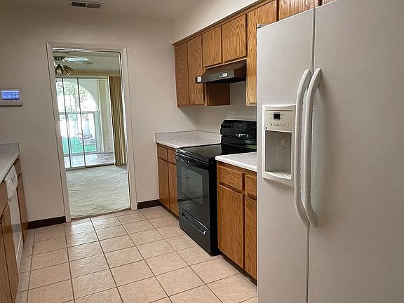 4th image of 708 Western Dr