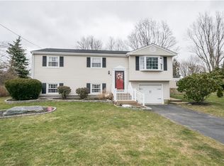 14 Buckwheat Ave, Portsmouth, RI 02871