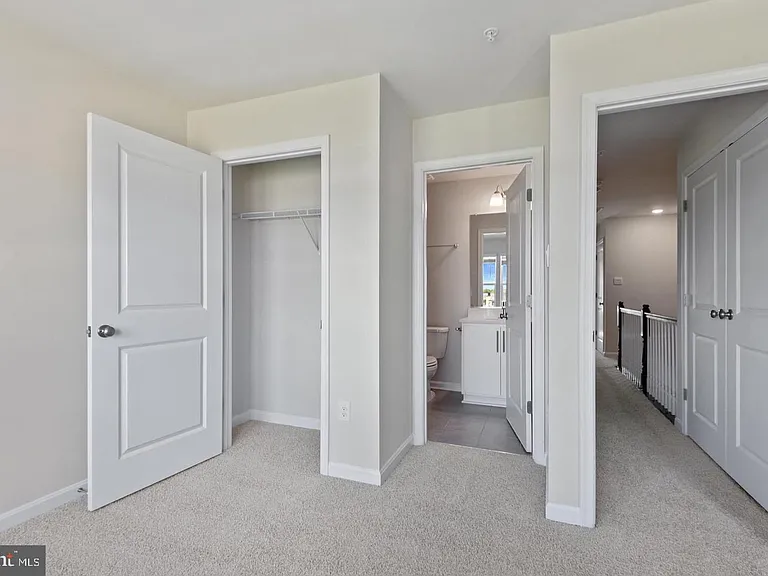 818 Bond St — Photo 19