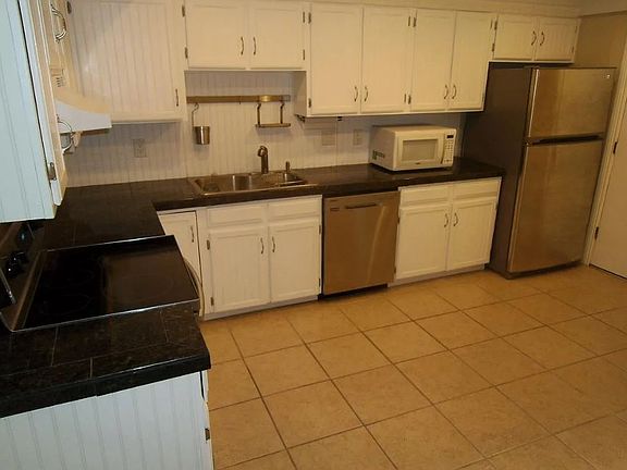 3964 S Atchison kitchen 2_02032025