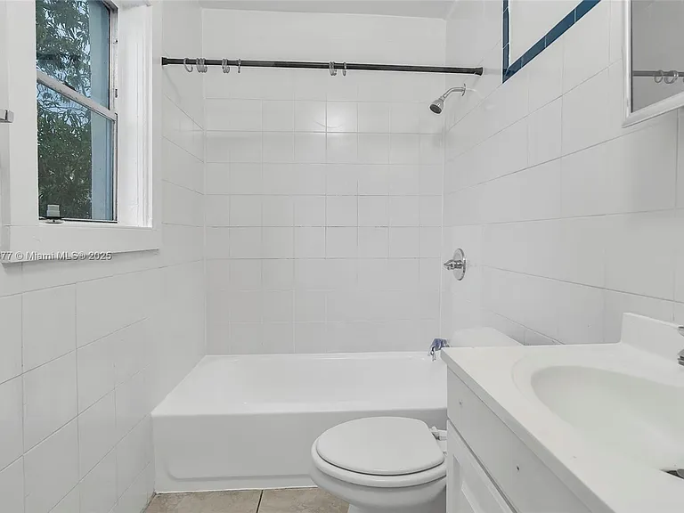 1137 NW 29th Ter #1130 — Photo 23