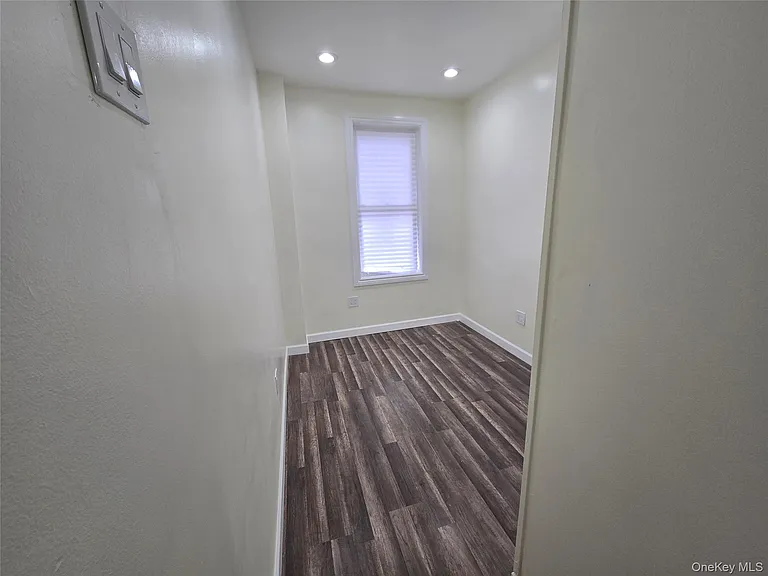 10750 Van Wyck Expy — Photo 7