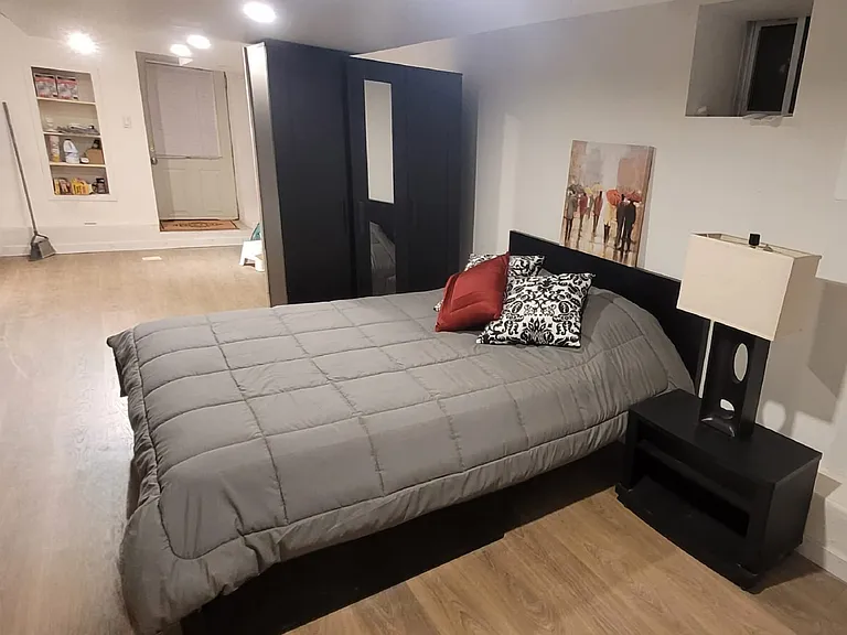 2378 Saint Clair Ave W #BASEMENT — Photo 4