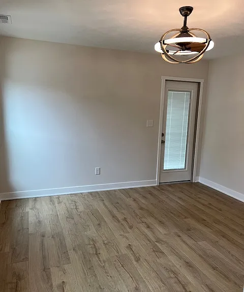 282 N East St — Photo 8