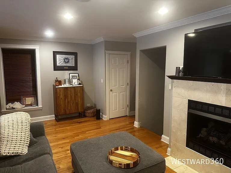 1226 W Huron St #101 — Photo 10