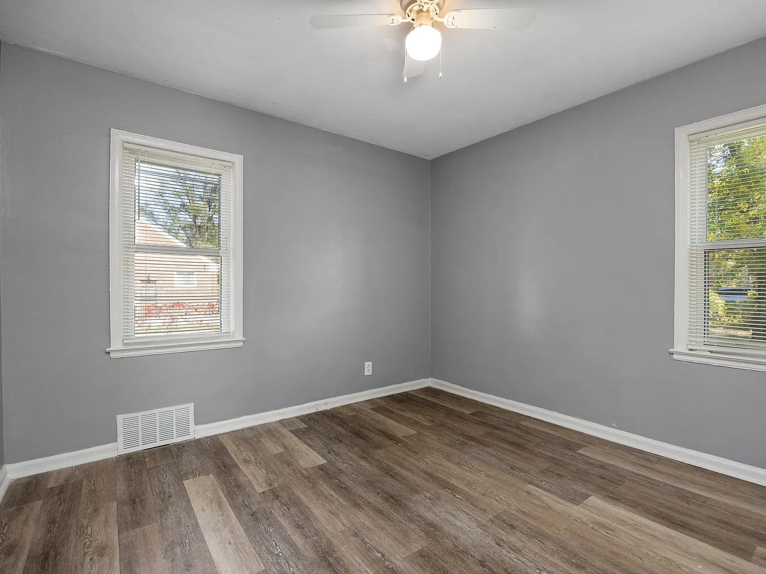 3 bed, 1.0 bath, 1275 sqft, $1,300 — Photo 4