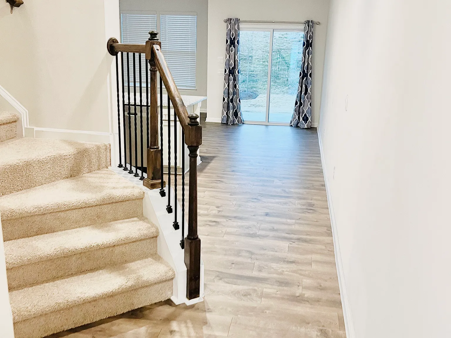 3 bed, 2.5 bath, 1699 sqft, $2,050 — Photo 4