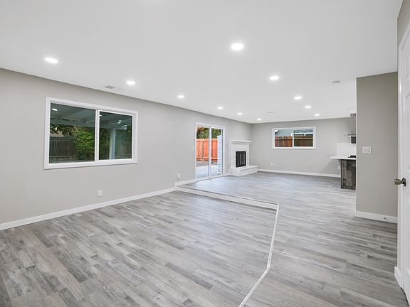 5th image of 3536 W Evergreen Ave