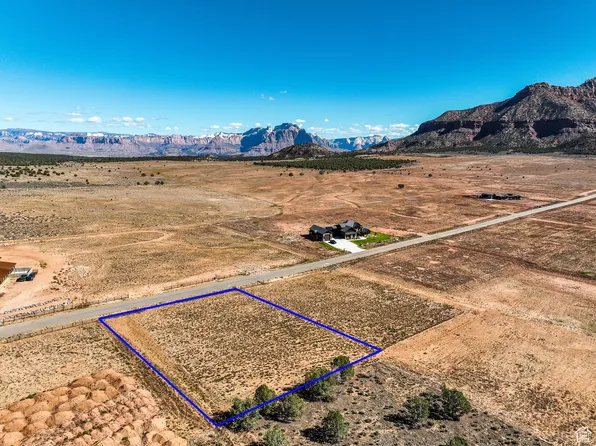 17 W Daybreak Mesa Dr, Hurricane, UT 84737