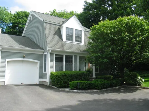 27 Lakeview Ave, New Canaan, CT 06840