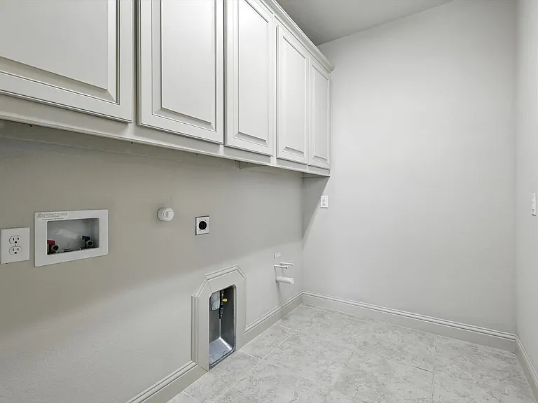 1621 Le Mans Ln — Photo 9