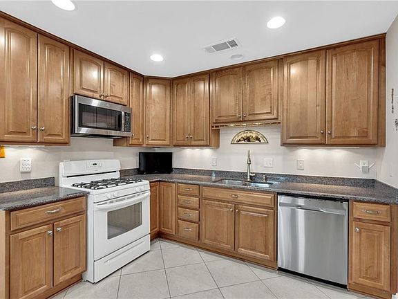 3rd image of 3331 Davidson Pl