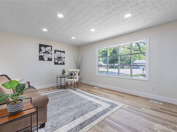 3rd image of 5556 Chateau Way