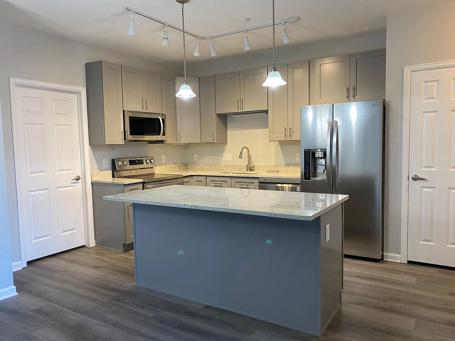 2 bed, 1334 sqft, $2,100 — Photo 3
