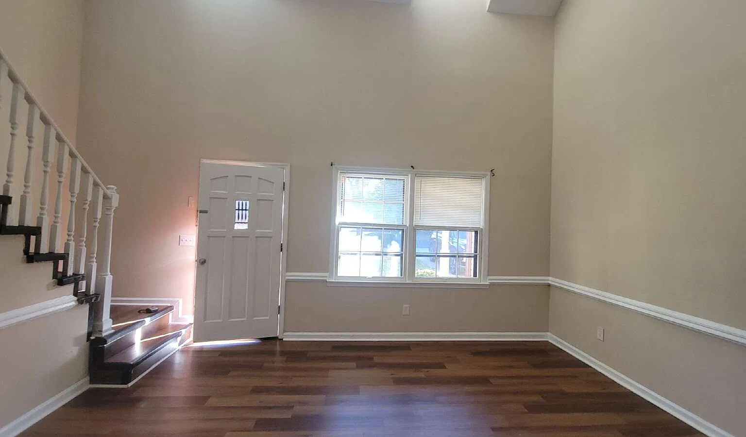 4 bed, 2.0 bath, 2307 sqft, $1,899 — Photo 4