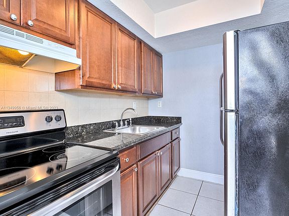 3rd image of 626 SW 14th Ave APT 207