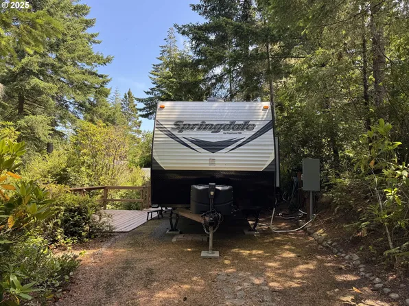 248 Horseshoe Bnd, Florence, OR 97439