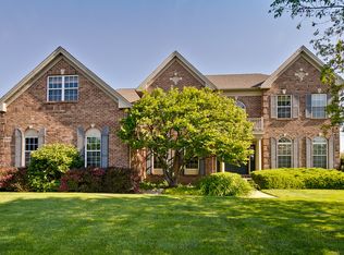 5516 Chancery Rd, Gurnee, IL 60031