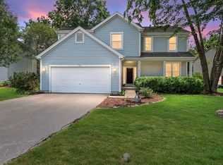 706 Pinehurst Dr, North Aurora, IL 60542