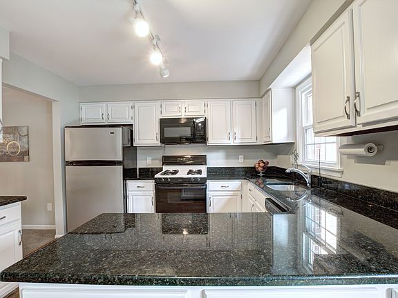 4th image of 3164 Stratford Ct