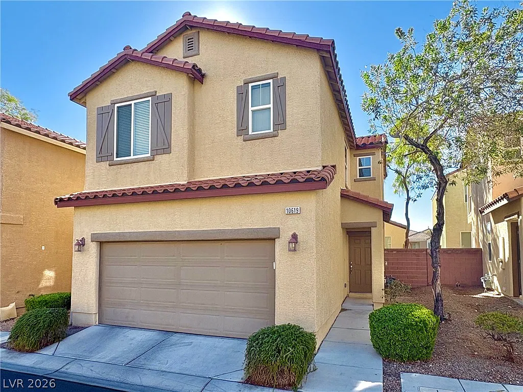 3 bed, 2.5 bath, 1365 sqft, $1,915 — Photo 1