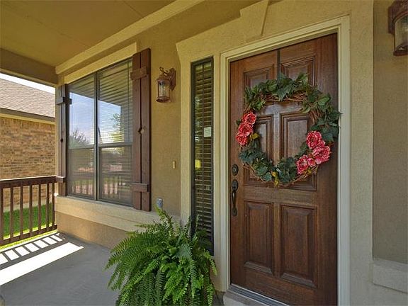 3rd image of 301 Kissing Oak Dr